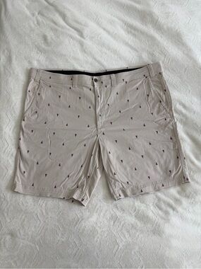 the foundry supply co. beige patterned bermuda shorts size 52
